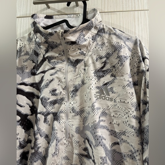 Adidas patterned wind breaker - Picture 2 of 4
